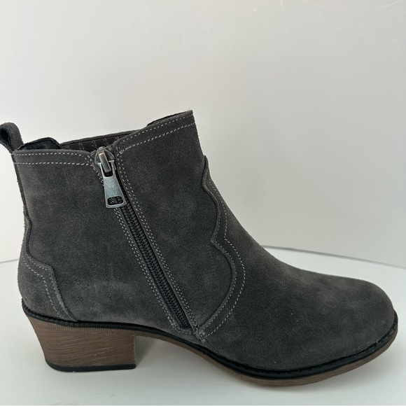 Propet suede woamans ankle booties - Picture 3 of 13